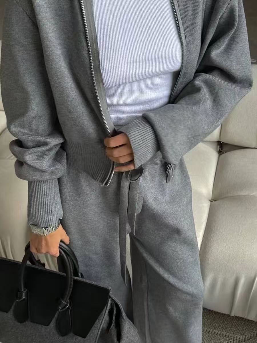 Women's sports suit in color