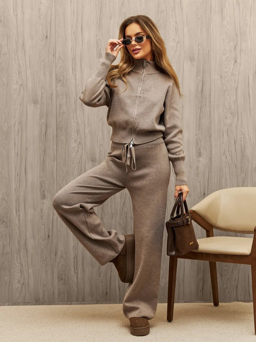 Women's sports suit in color