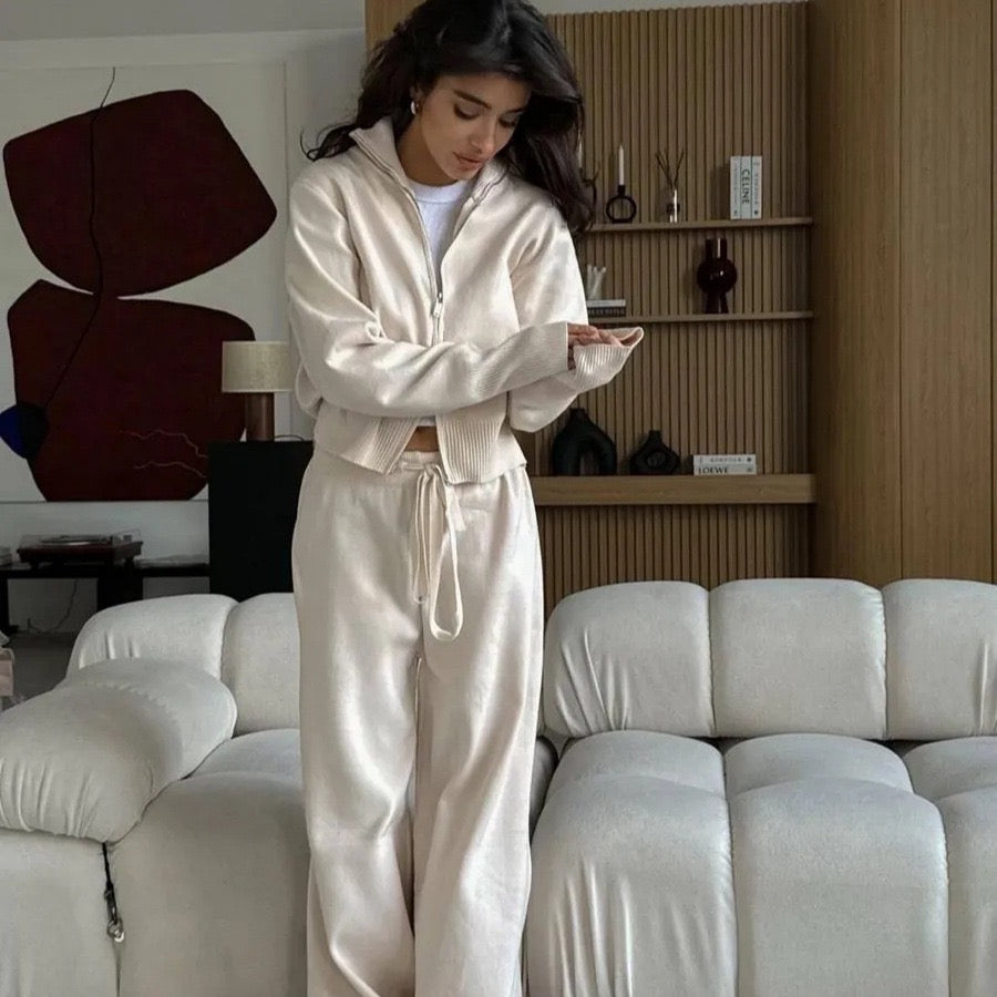 Women's sports suit in color